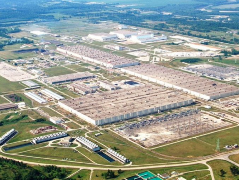 Photo of the Portsmouth Gaseous Diffusion Plant in Pike County. Courtesy of the U.S. Department of Energy
