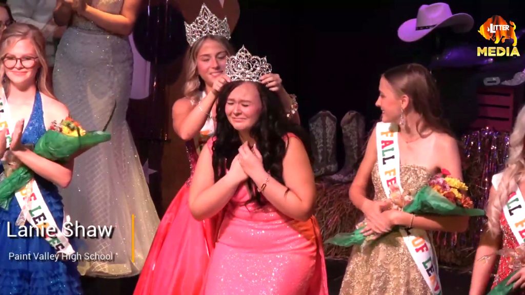Paint Valley's Lanie Shaw is crowned 2025 Miss Fall Festival of Leaves by 2024 Queen, Reagan Blackstone. Litter Media/Aaron Glandon